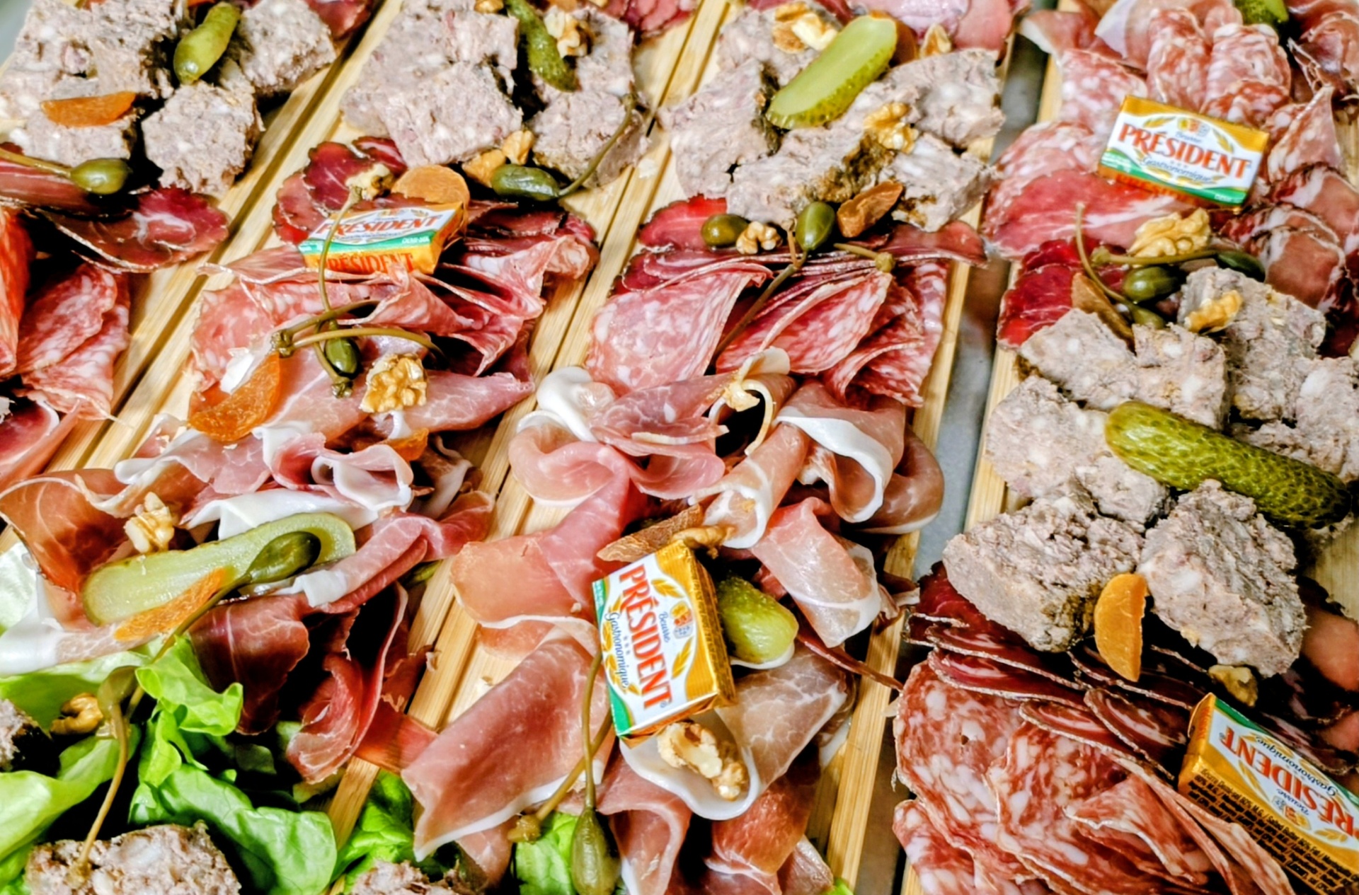 Planches de charcuterie pour événement de groupe